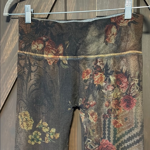 Floral Patterned Leggings - Picture 3 of 6